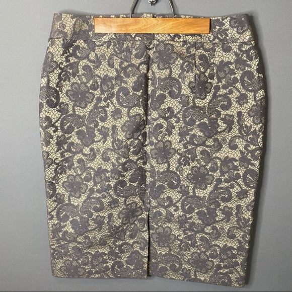 Classy Floral Embroidered Pencil Skirt - Picture 4 of 11